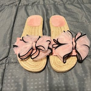 Woven sandals with pink bow & accents unbranded no tags measures as 6 6.5